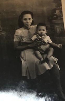 Don met zijn moeder Magda in Surabaja