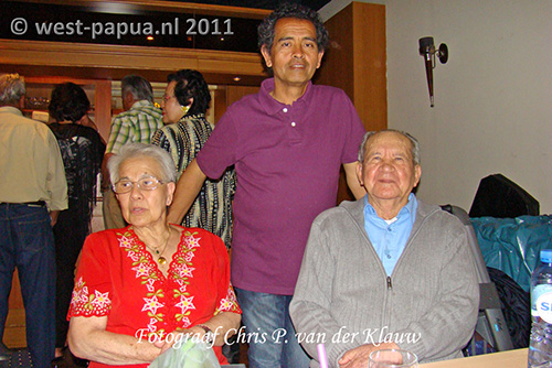 DETAreünie De Bilt 2011<br />Suze Beynon en Nappy Jaspers, beiden uit Manokwari,<br />midden Roy Kneefel